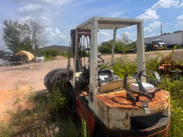 4000 lb Nissan forklift no engine