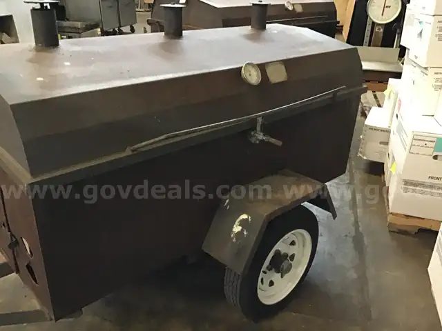 GRILL ON TRAILER (BQ GRILL)