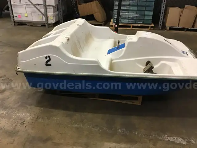 2 SEATERS PEDAL BOAT (WATERWHEELER)