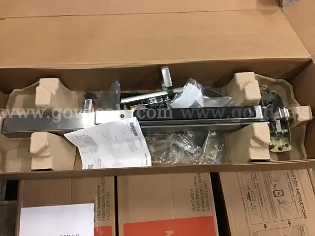 PUSH BAR PANIC EXIT DEVICE, QTY: 4