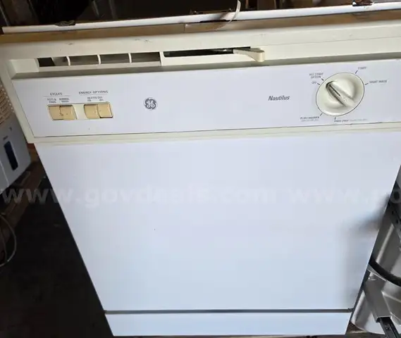 Four (4) NON working built in GE dishwashers (parts only)