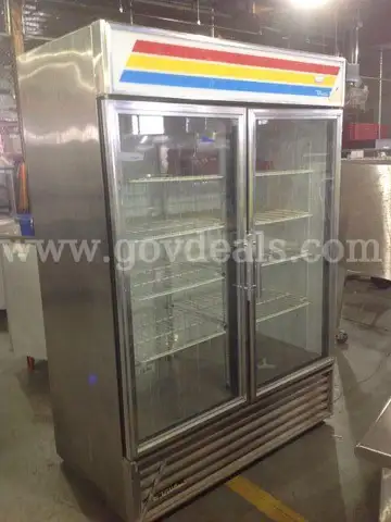 True Mdl GDM-49 2dr Glass refrigerator