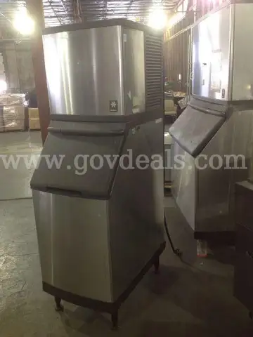 Manitowoc Mdl QY0324A Ice Maker with storage bin
