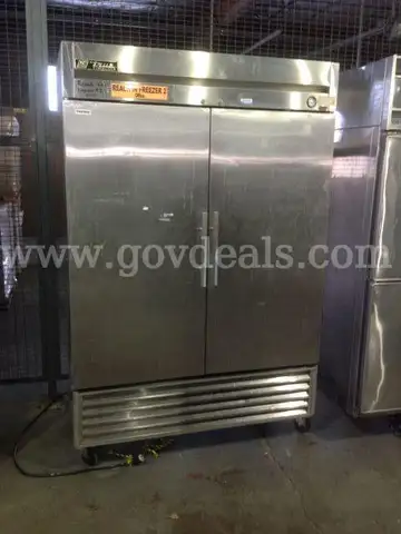 True Mdl T-49F 2Dr Reach-In freezer