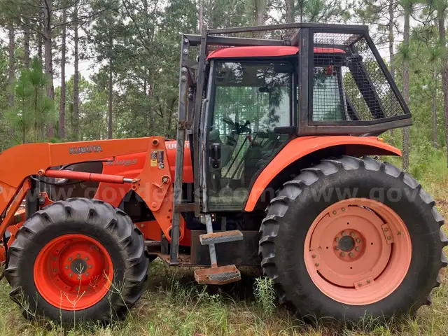 2011 Kubota M108S Tractor - w/ grapple and bucket loader - pre-DEF