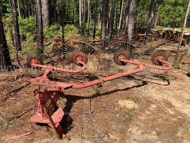 Grizzly  wheel straight line hay rake