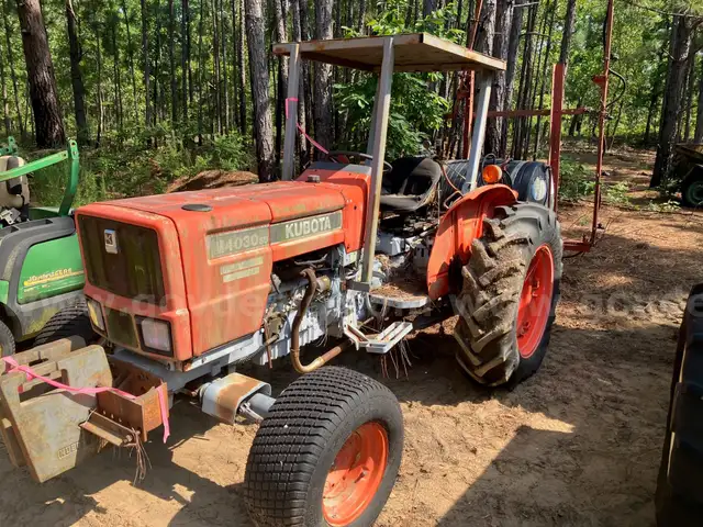 1992 Kubota m4030s Tractor w/ spray tank - inoperable