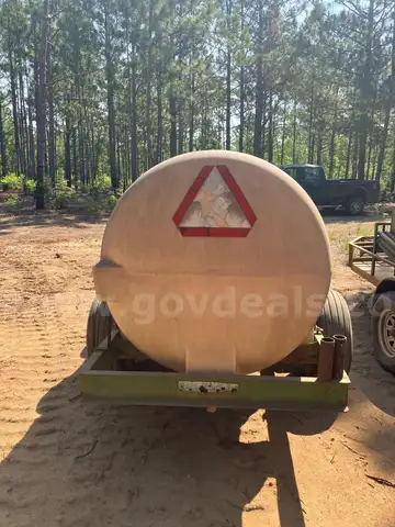 1000 gallon water buffalo trailer - 4-wheel with a clevis pin hitch