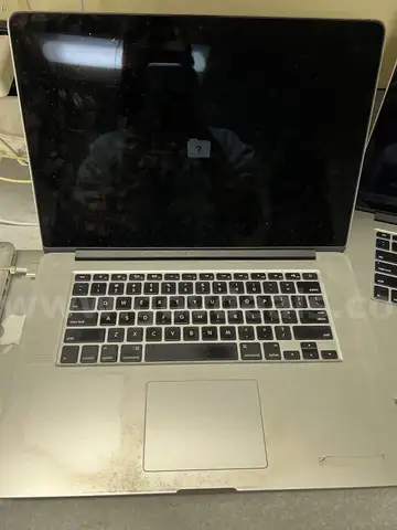 Lot of ~17 MacBooks