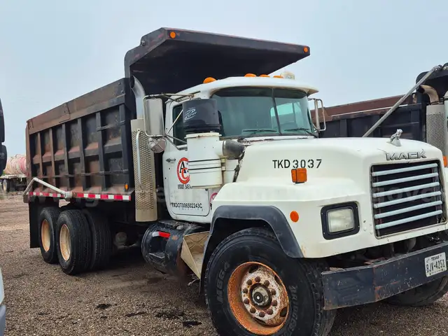 2003 Mack RD688S T/A Dump Truck