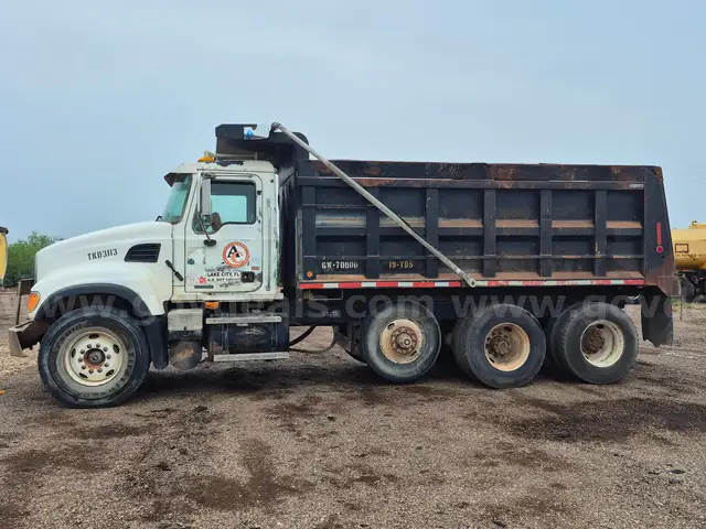 2005 Mack Granite T/A Dump Truck