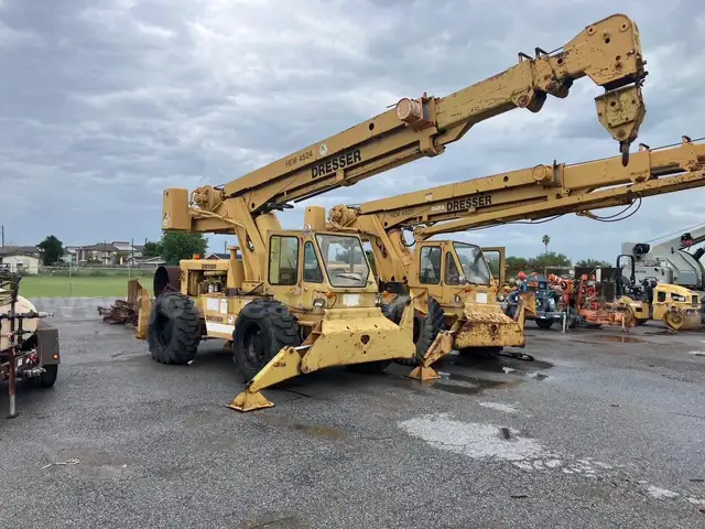 Dresser Rough Terrain Crane