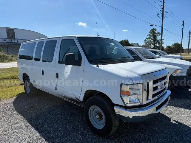 2013 Ford Econoline E-350 XLT Super Duty Passenger Van