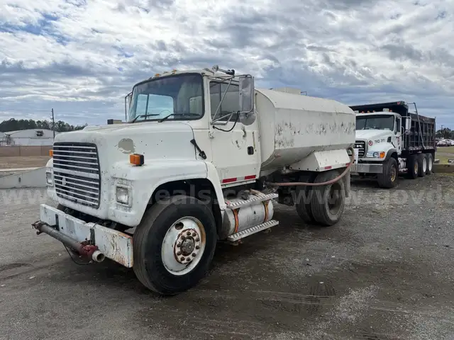 1995 Ford LN8000 S/A Water Truck