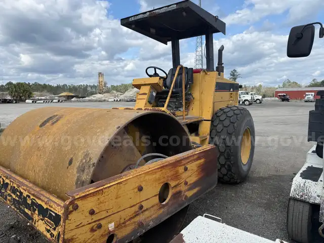 1995 Caterpillar CS-563C Single Drum Vibratory Compactors