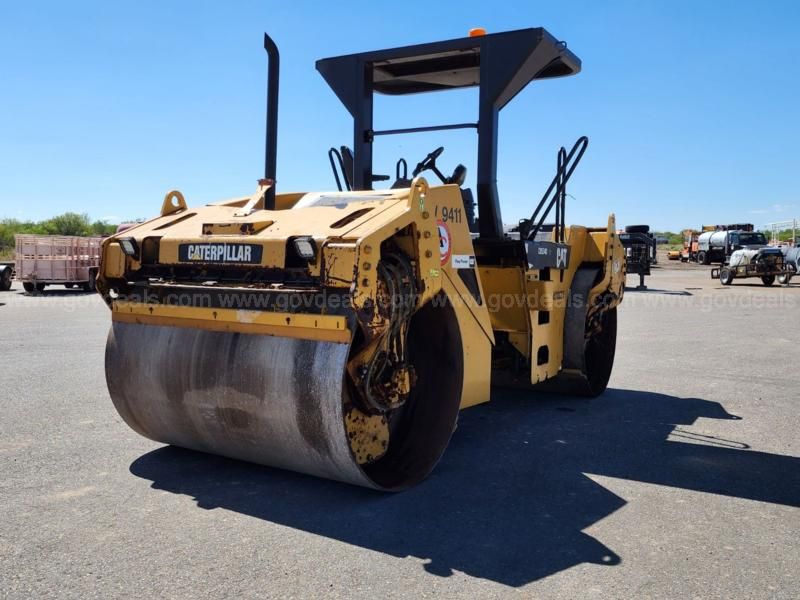 CATERPILLAR - Cat CB-534D XW 振動アスファルトコンパクタ