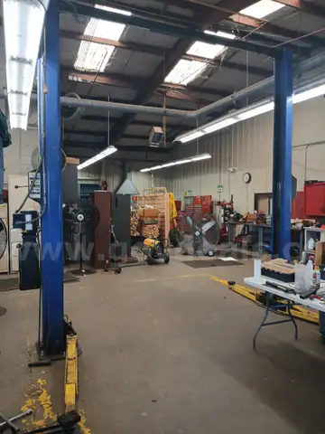 Two-Post Car Lift Fully Functioning