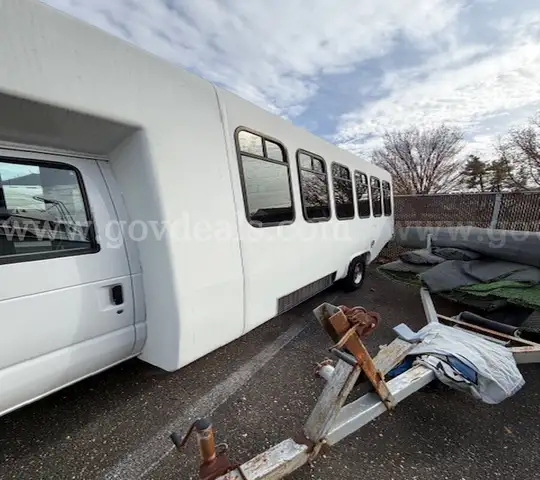 2008 Ford F450 24 Passenger