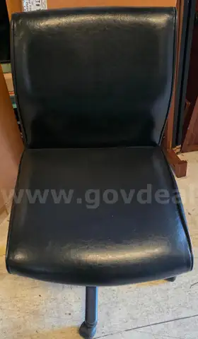 BLACK LEATHER DESK CHAIR