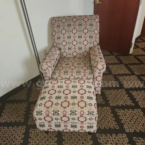 Lounge chair with ottoman