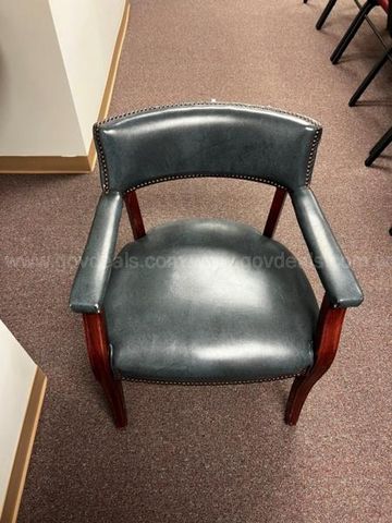 Bulk of Office Chairs | AllSurplus