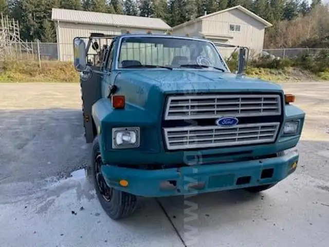 1994 Ford F700 Truck with Work Box and Crane/ Cummins Diesel Engine