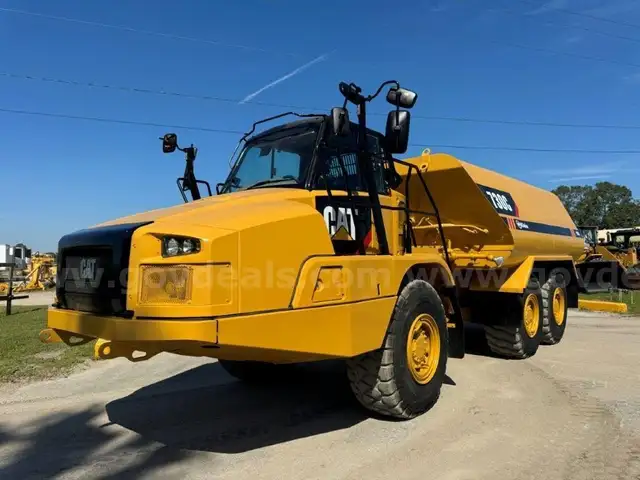 2015 Caterpillar 730C 6x6 6,000 Gallon Articulated Water Truck