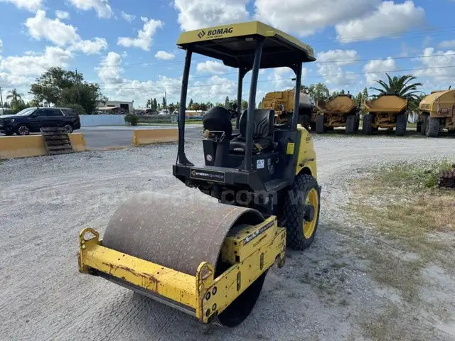 2018 Bomag 124DH-5 Single Drum Vibratory Roller