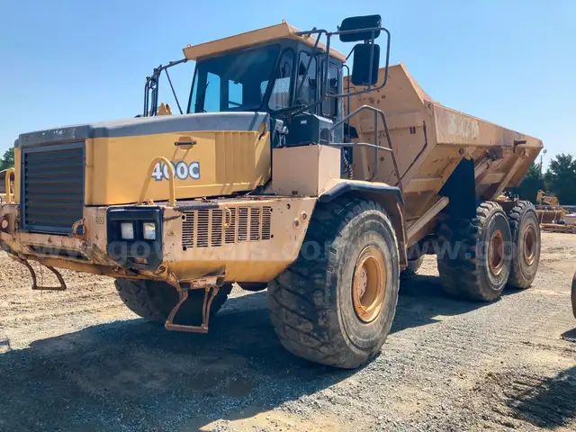2001 John Deere 400C 6x6 Articulated Dump Truck