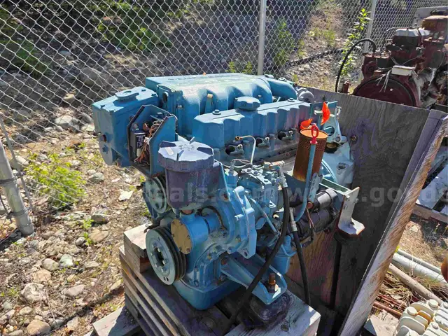 Volvo Penta diesel marine engine. Missing injectors &#x26; fuel lines.