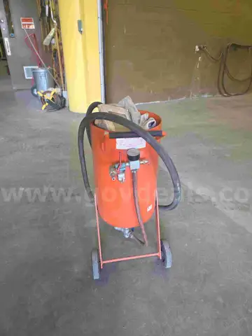 Uni-Ram U103S Sandblaster