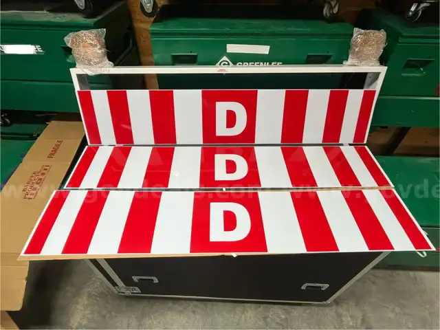 New pilot car sign metal frame and three &#x22;D&#x22; signs