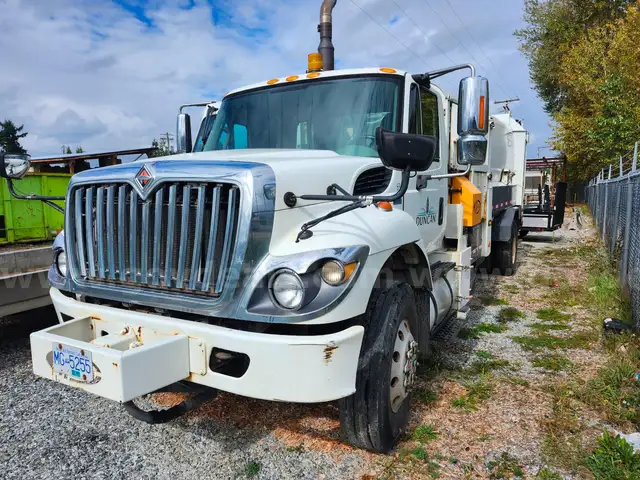 2011 International 7400 Garbage Truck - L6, 9.3L (570 CID) / MaxxForce Diesel Engine