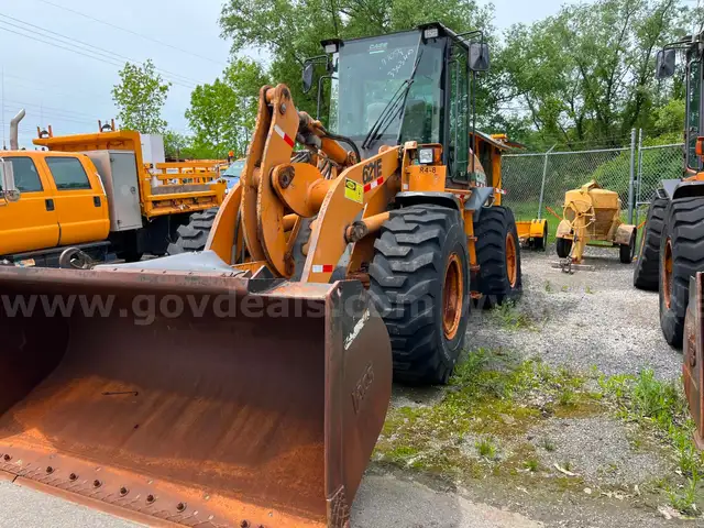 2011 CASE 621E Loader