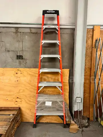 Lot of (4) Construction Accessories