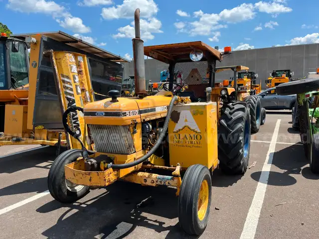 1989 Ford 5610 Yellow Tractor