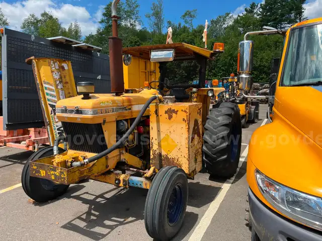 1989 Ford 5610 Tractor