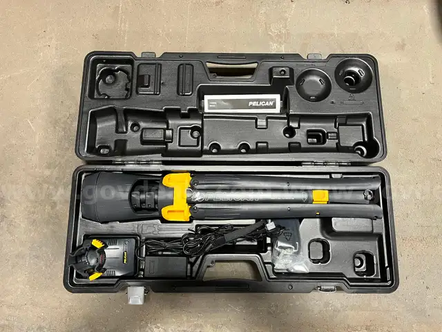 Lot of (7) Pelican Tripod Lights