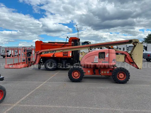 1999 JLG 600A 60 Foot Man Lift