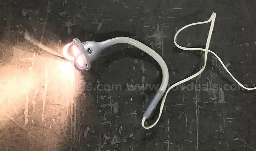 Lot of (4) Tabletop Clip-on Lights