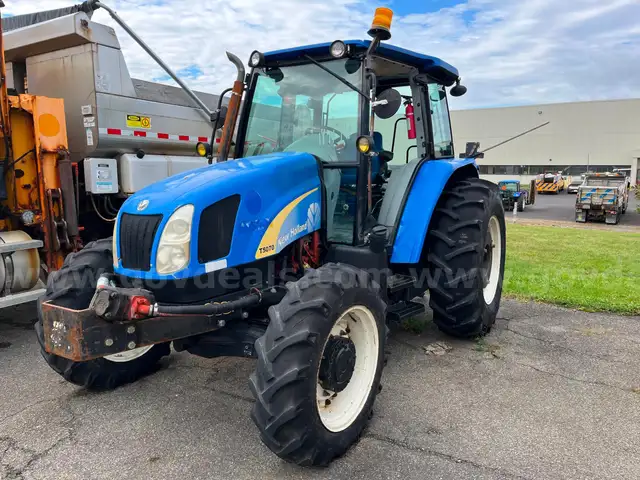2011 New Holland T5070 Mower