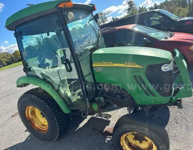 2010 John Deere 3720 Tractor