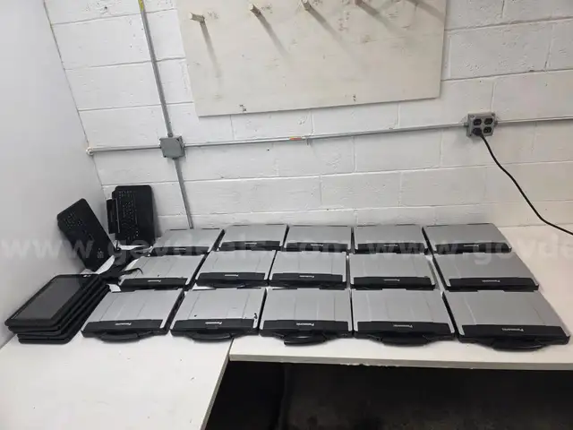 Lot of 20 Panasonic Toughbook Laptops CF-53 &#x26; FZ-Q2 Models &#x2013; Tested BIOS &#x2013; Batteries Included