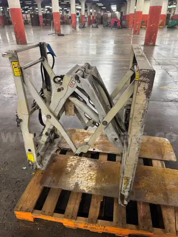 Cascade LIFT TRUCK ATTACHMENT