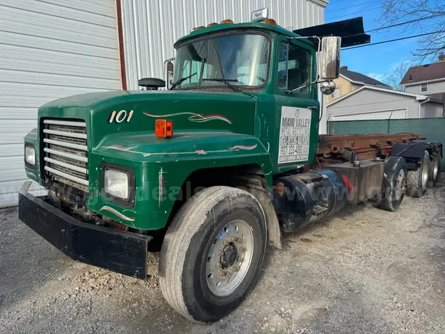 1999 Mack Rolloff Truck