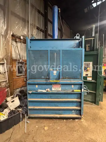 ADVANCED LIFTING VERTICAL HYDRAULIC BALER MODEL BR-9000