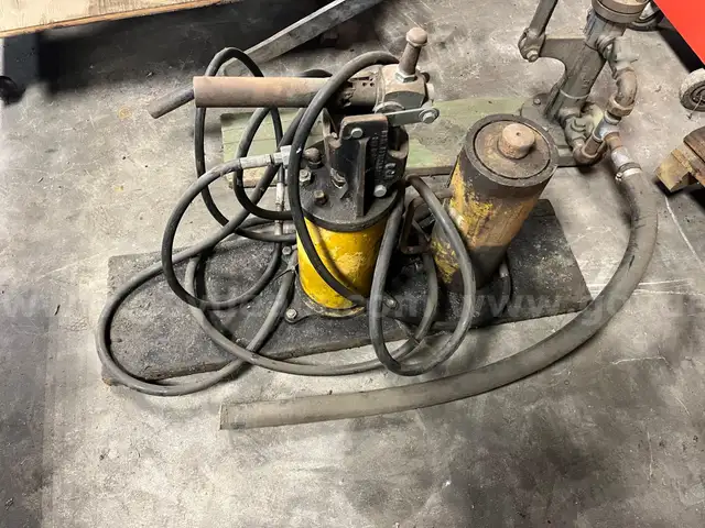 3 hydraulic pumps