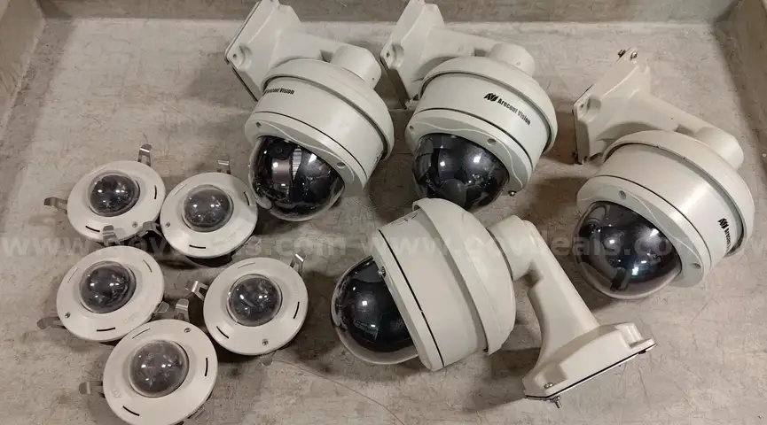 Lot of 9 POE security cameras