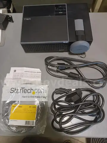 MULTIMEDIA PROJECTOR