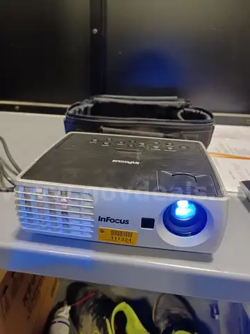 PROJECTOR MULTIMEDIA WORKING USED GOOD CONDITION